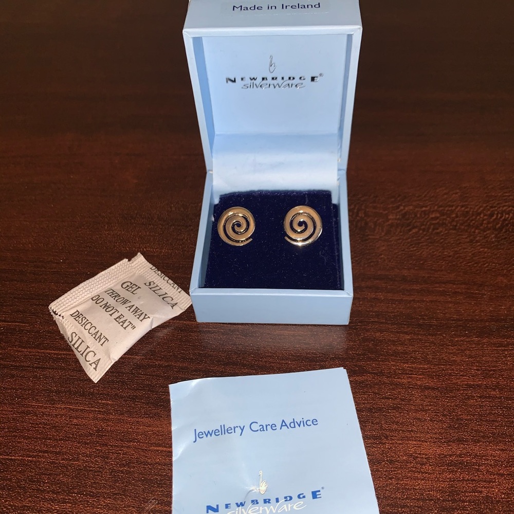 NWT Newbridge silverware swirl earring studs